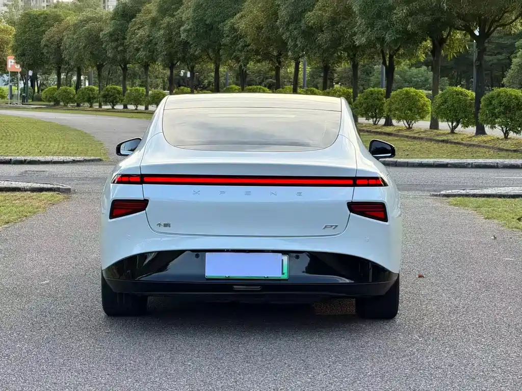 XPeng P7 — миниатюра 16
