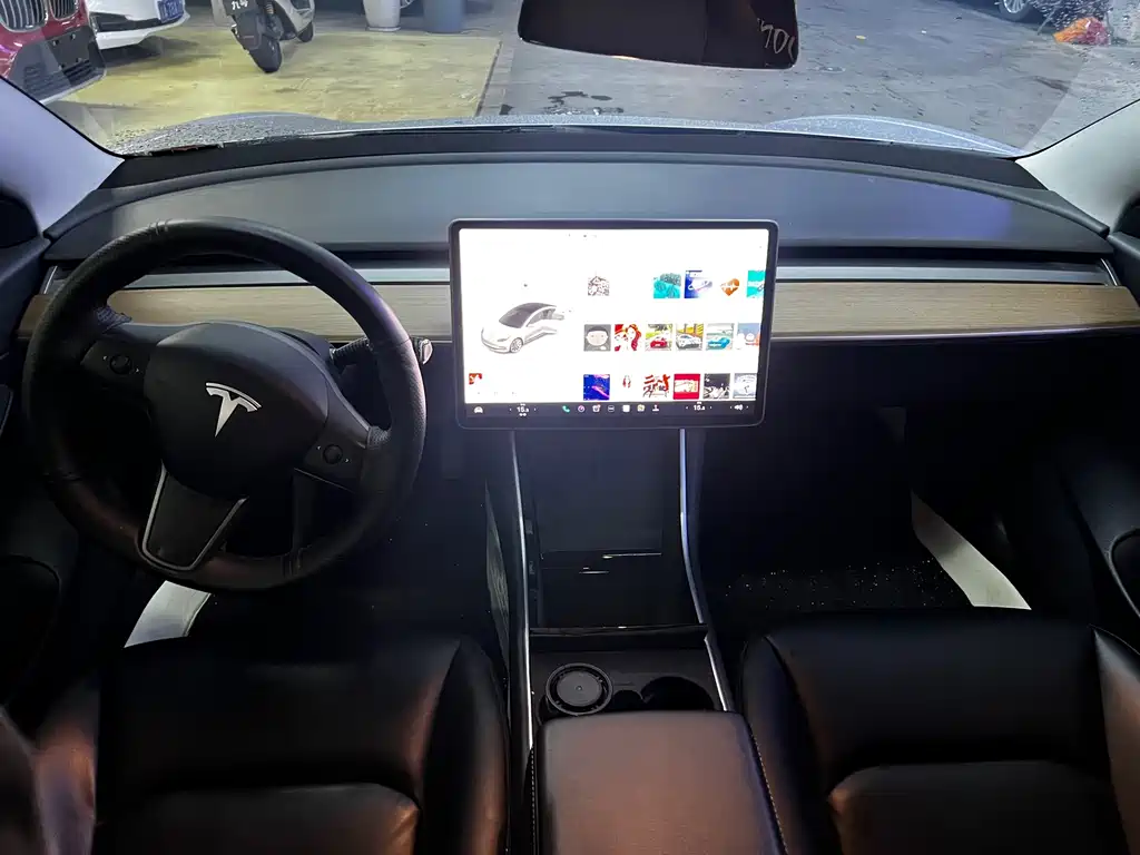 Tesla Model 3 — миниатюра 5
