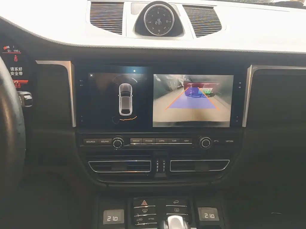 Porsche Macan — миниатюра 13