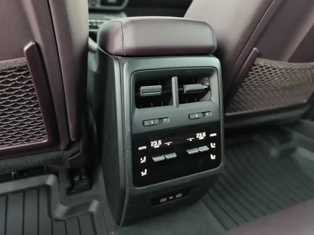 Porsche Macan 2024 Macan 4