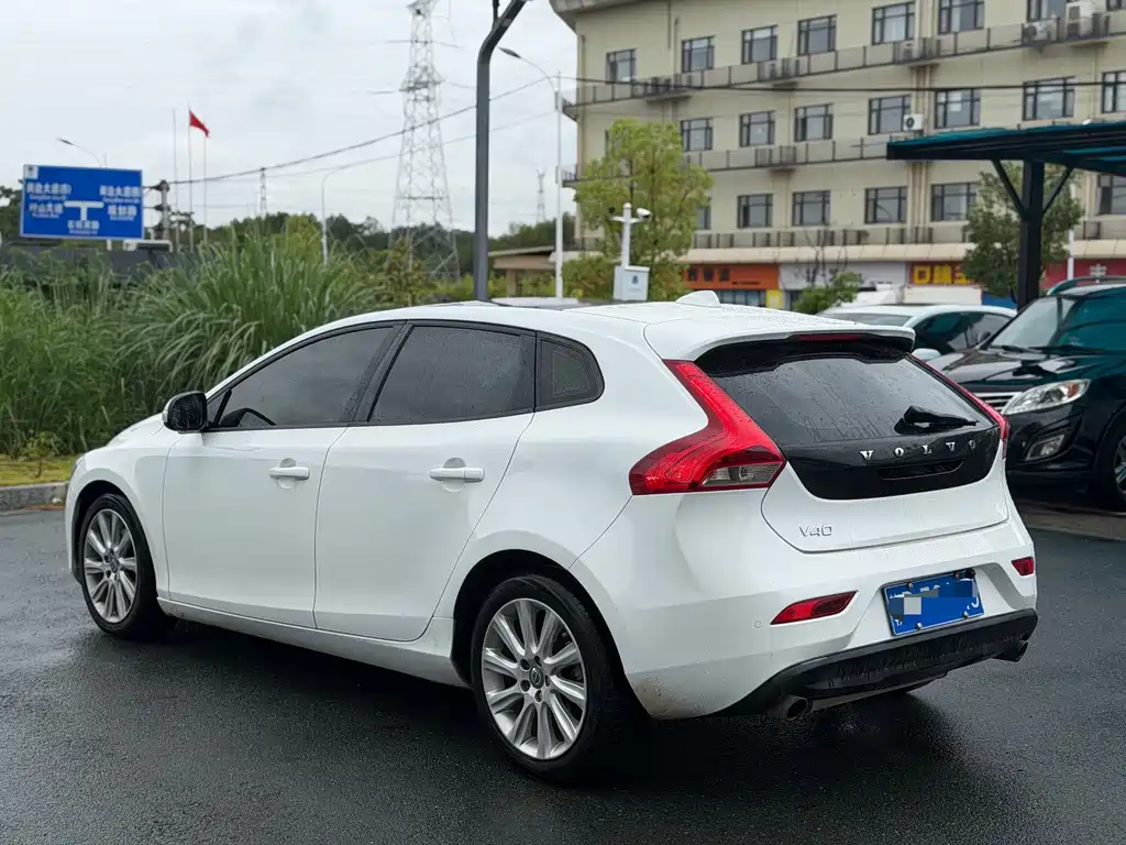Volvo V40 — миниатюра 10