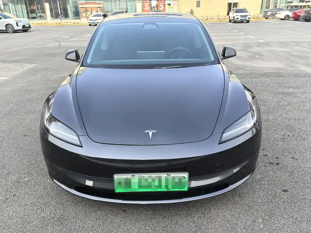 Tesla Model 3 — миниатюра 2