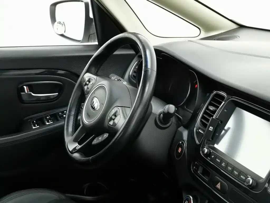 Kia Carens — миниатюра 22