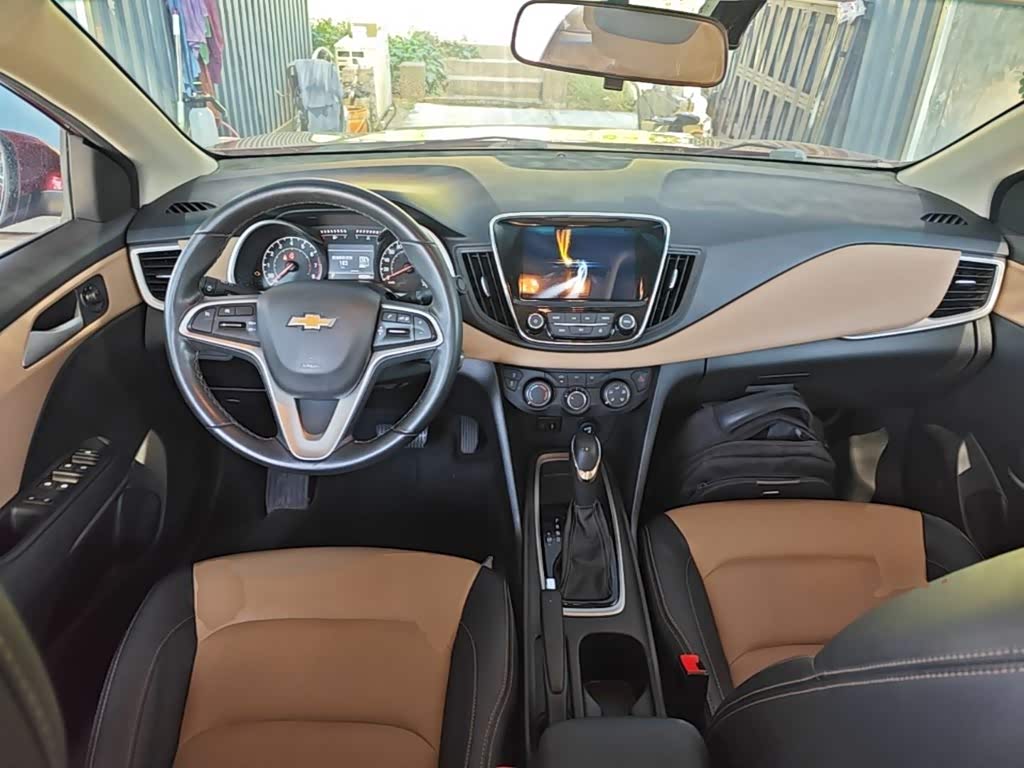 Chevrolet Monza 1.5 л 2022 г. красный/фиолетовый, пробег 49200 км