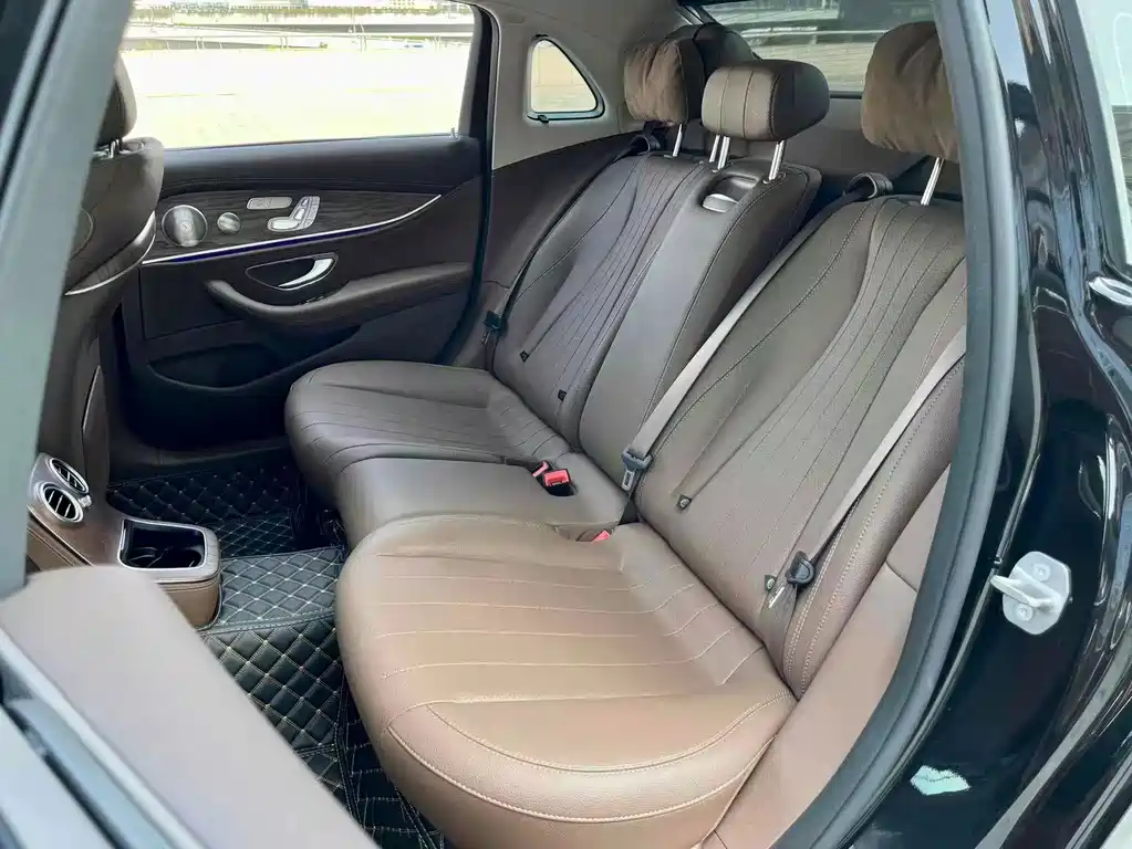 Mercedes-Benz E-Class — миниатюра 10