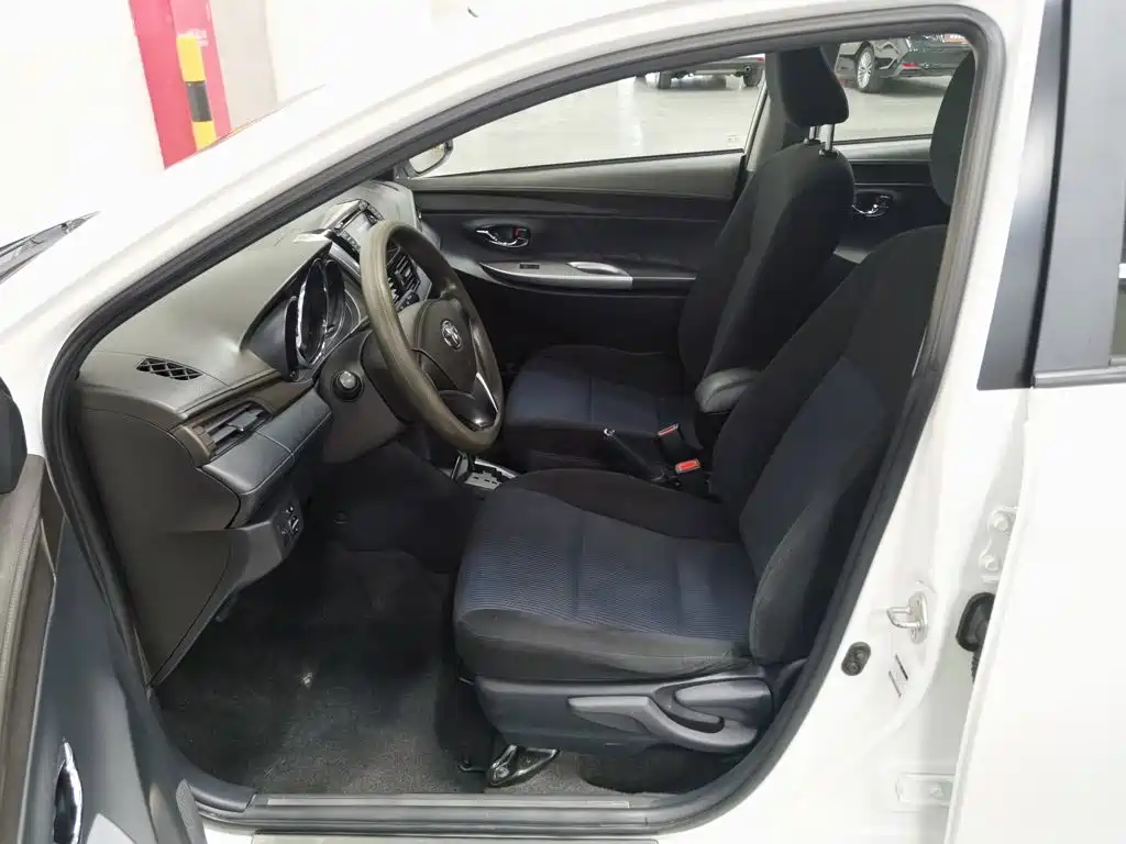 Toyota Yaris L — миниатюра 10
