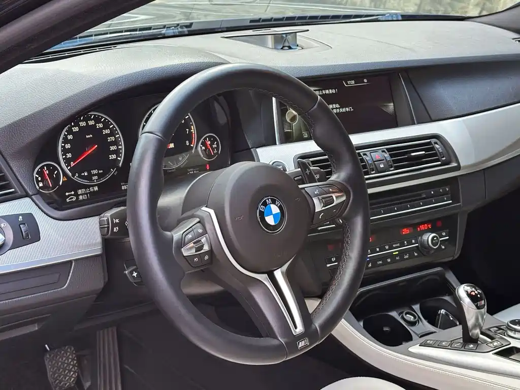 BMW M5 — миниатюра 7