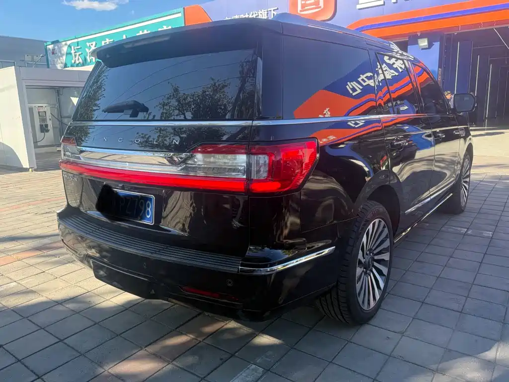 Lincoln Navigator — миниатюра 3