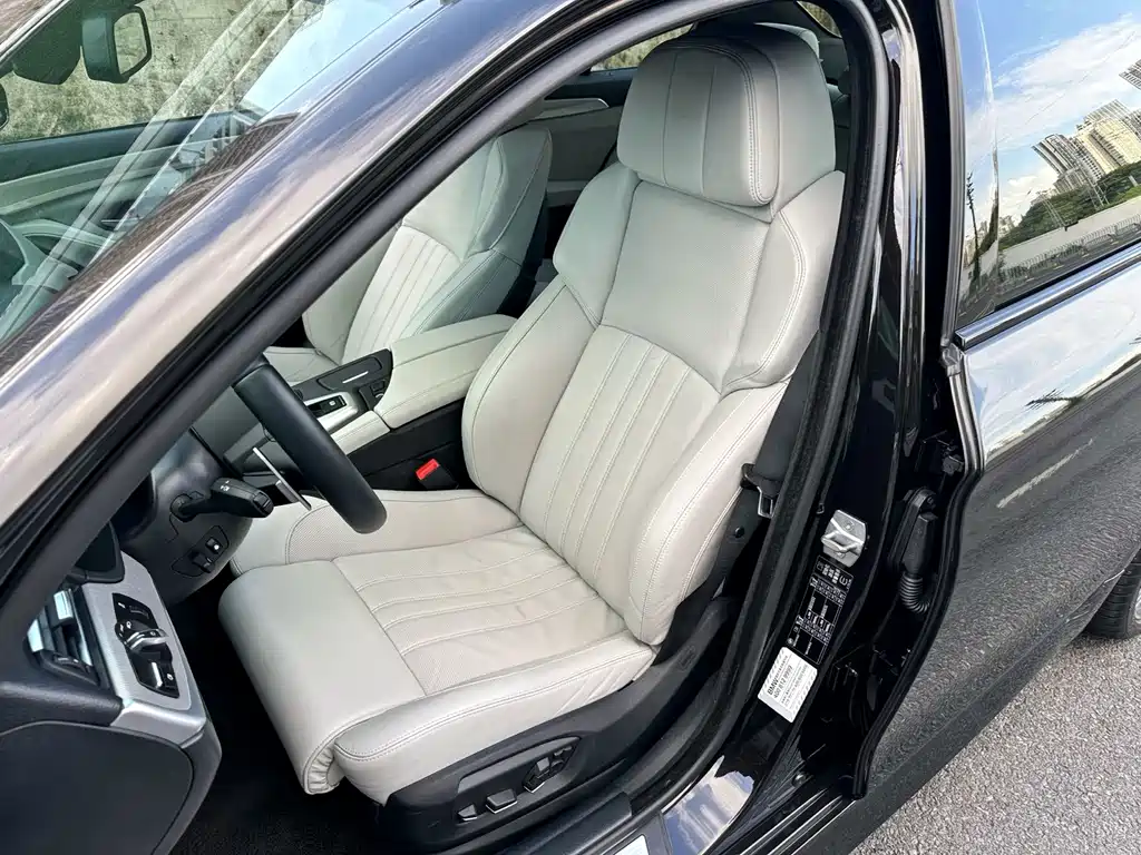 BMW M5 — миниатюра 8