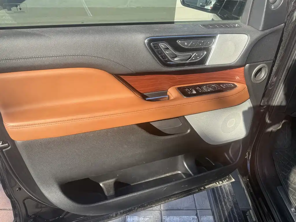 Lincoln Navigator — миниатюра 6