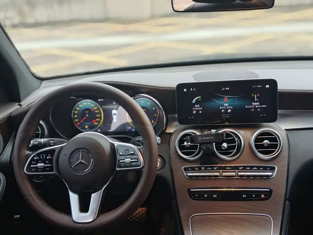 Mercedes-Benz GLC — миниатюра 7