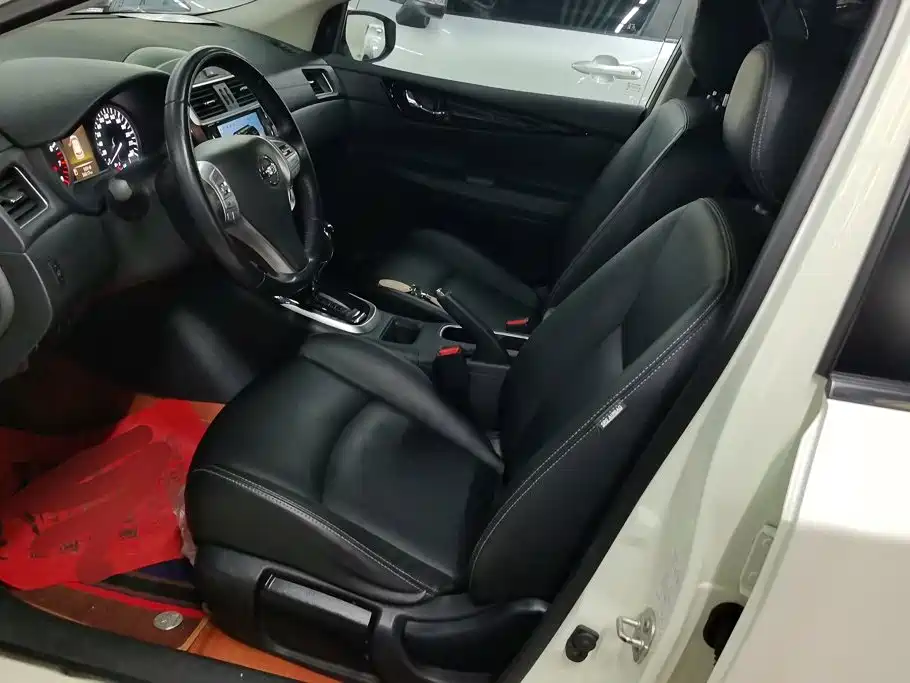 Nissan Tiida — миниатюра 9