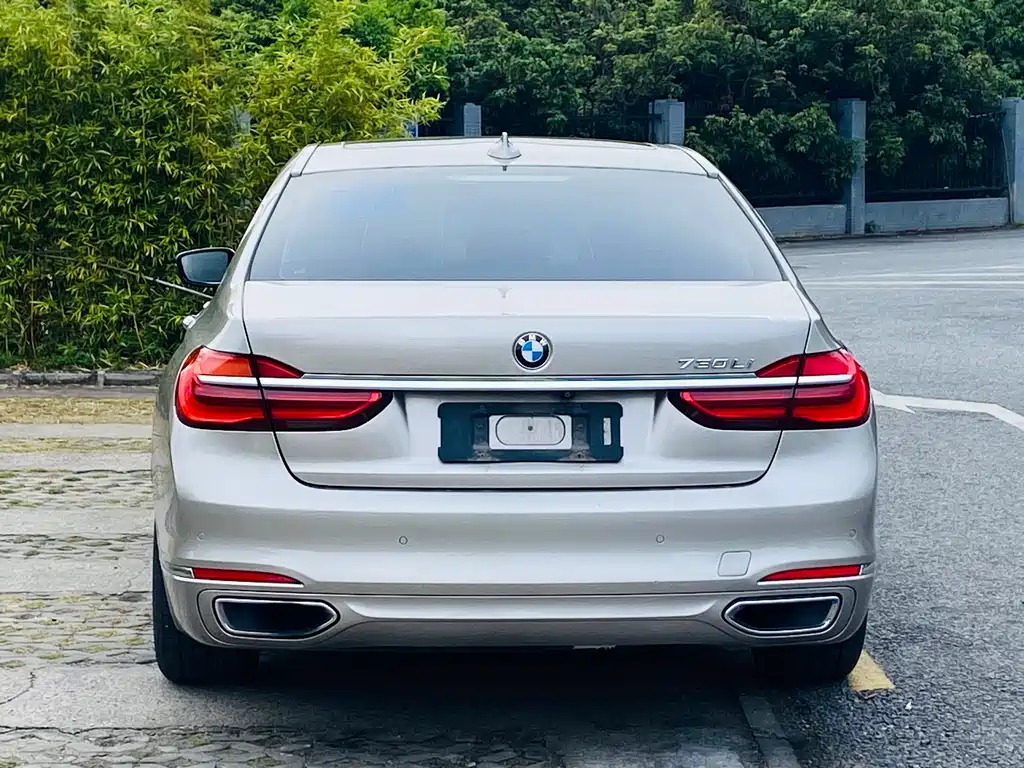 BMW 7 SERIES