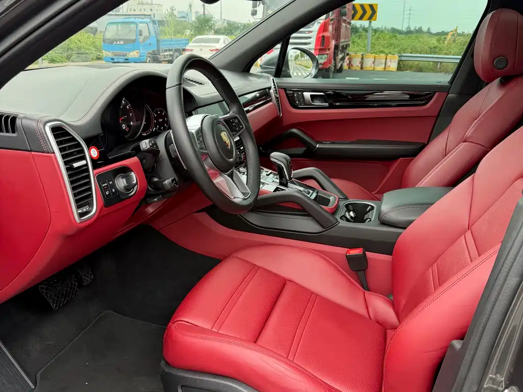 Porsche Cayenne — миниатюра 6