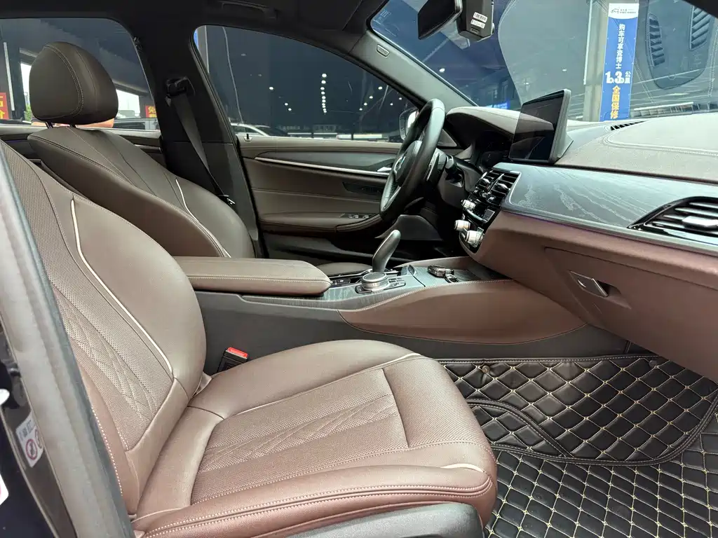 BMW 5 Series — миниатюра 12