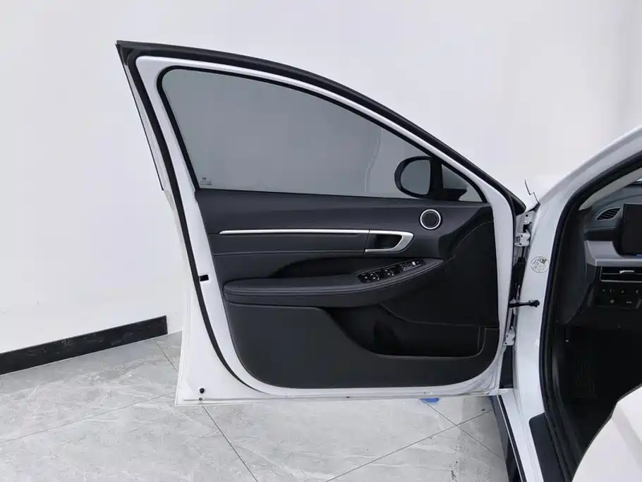Hyundai Sonata — миниатюра 7