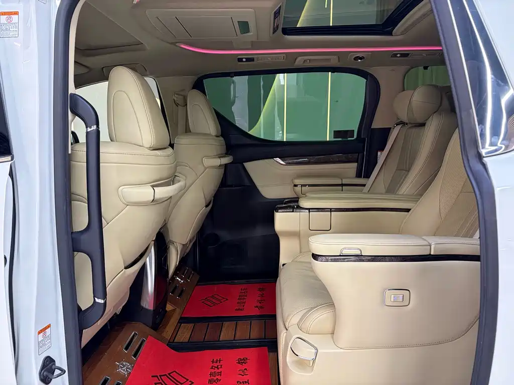 Toyota Vellfire — миниатюра 17