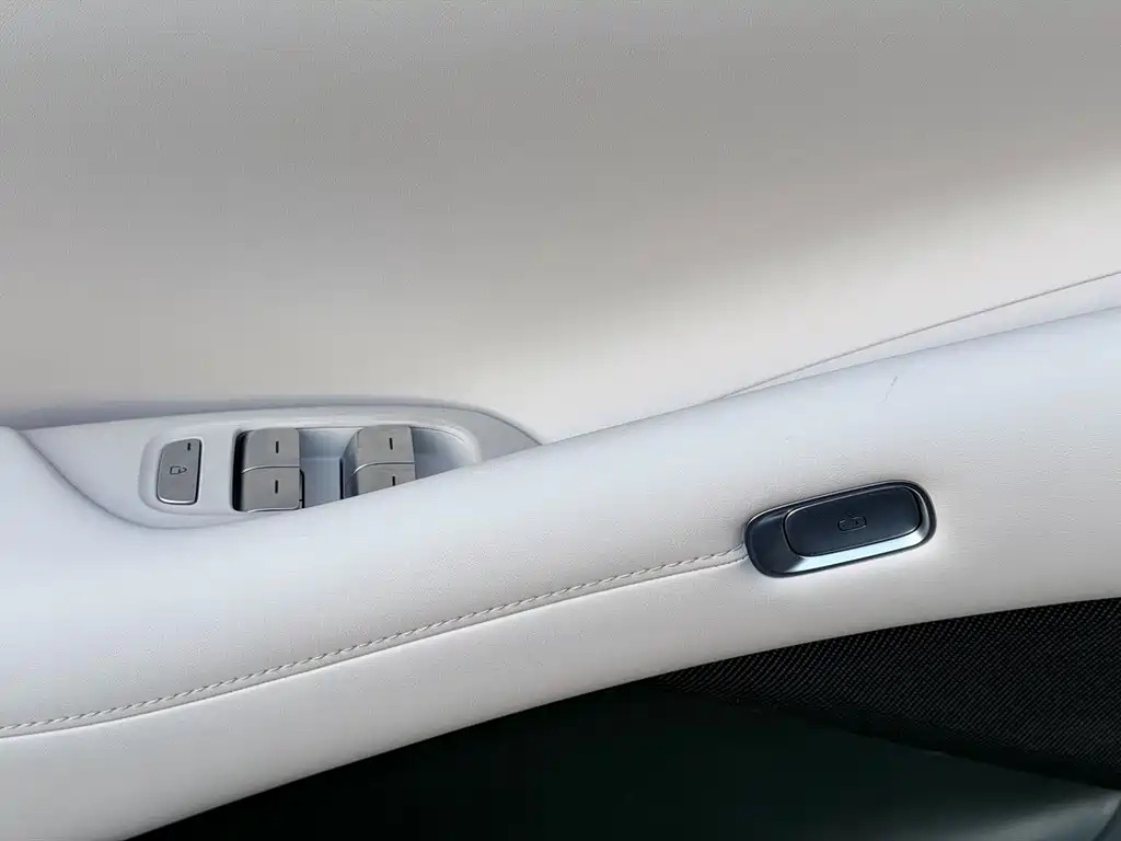 Xiaomi YU7 — миниатюра 13