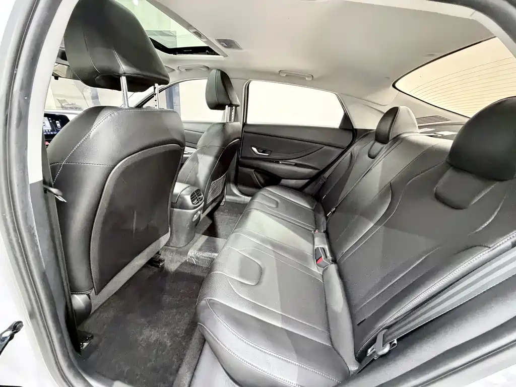 Hyundai Elantra — миниатюра 8