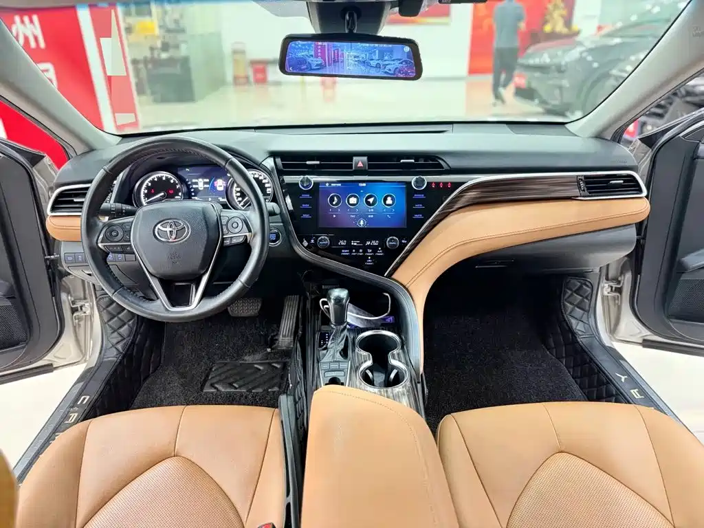 Toyota Camry — миниатюра 11