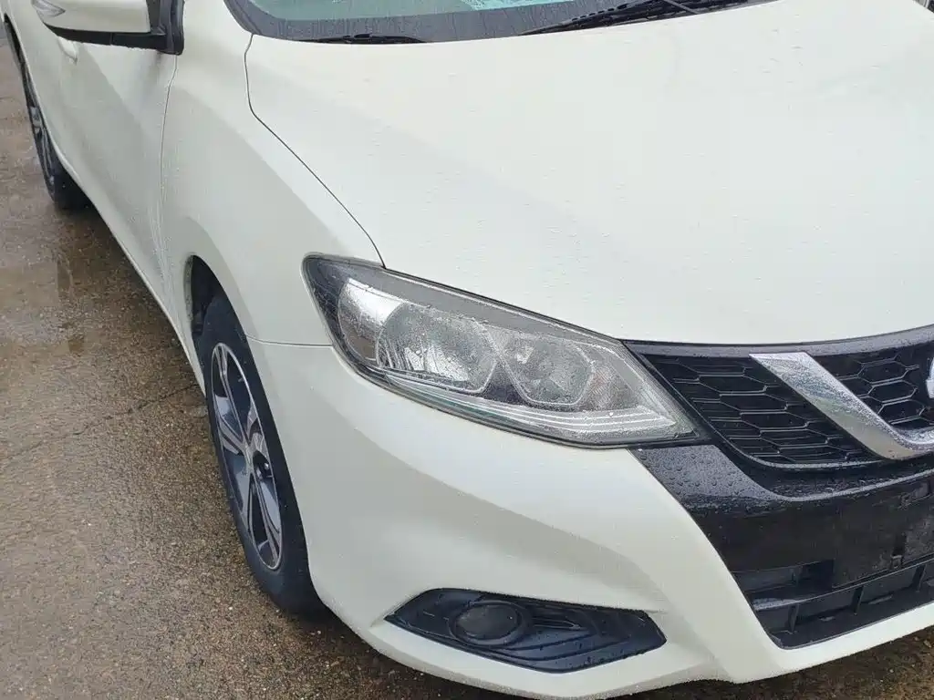 Nissan Tiida — миниатюра 5