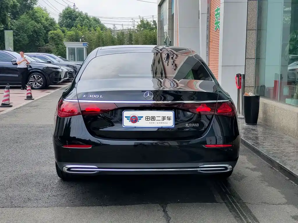 Mercedes-Benz E-Class — миниатюра 5