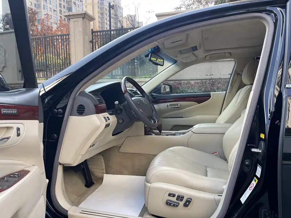 Lexus LS 2010 460L Luxury