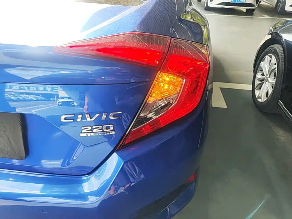 Honda Civic — миниатюра 8