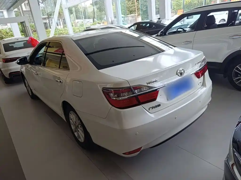 Toyota Camry — миниатюра 5