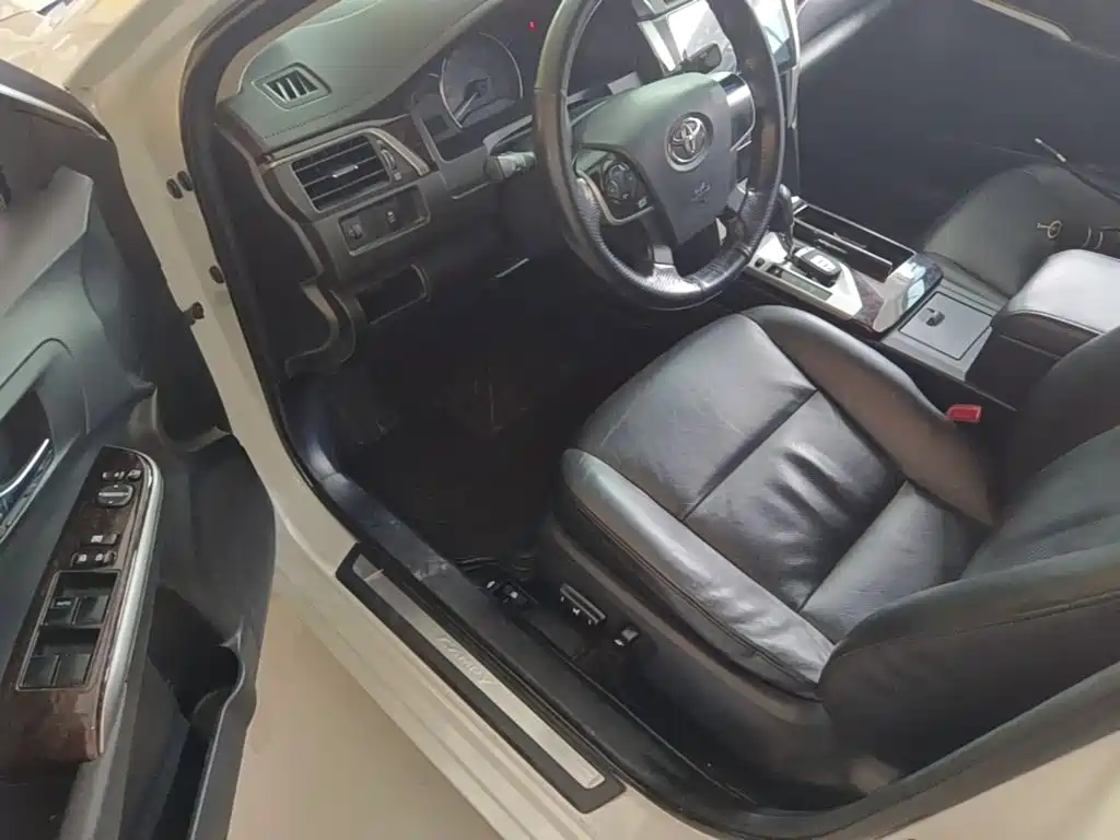 Toyota Camry — миниатюра 16