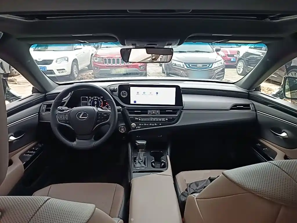 Lexus ES — миниатюра 10