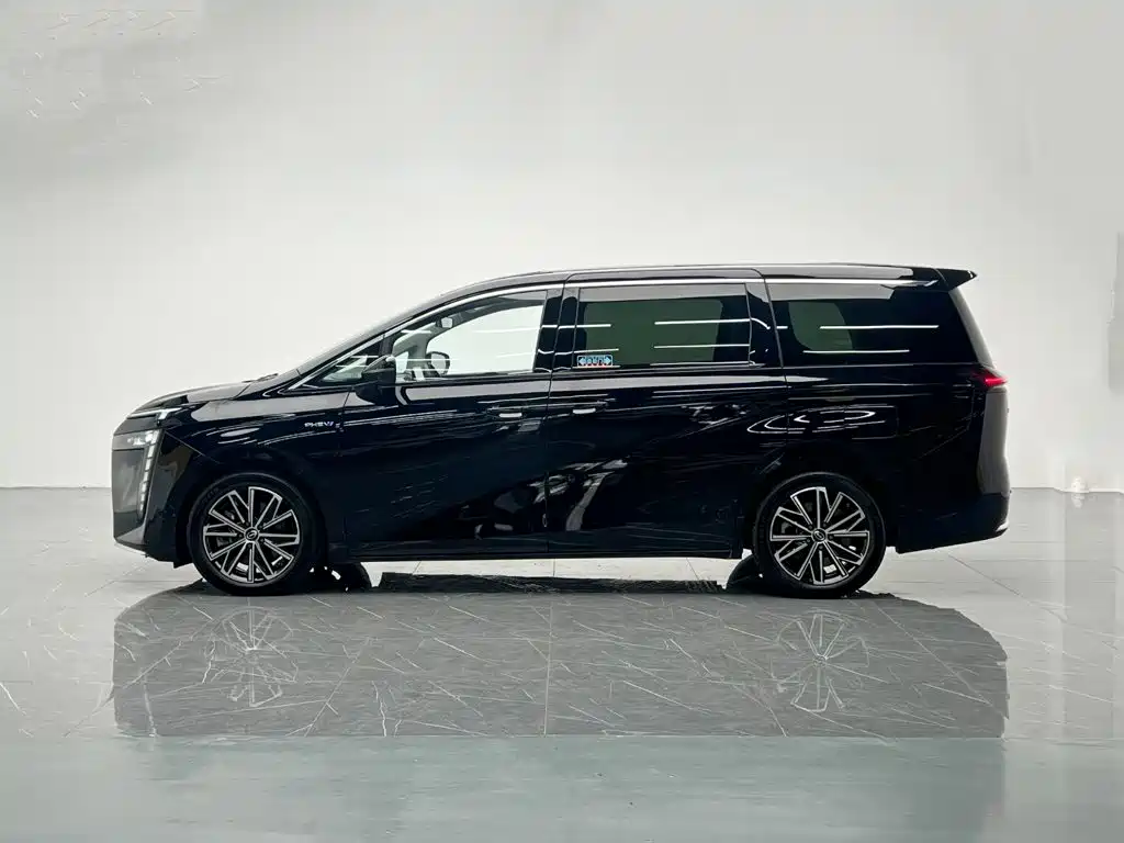 GAC Motor Trumpchi E8 PHEV — миниатюра 3