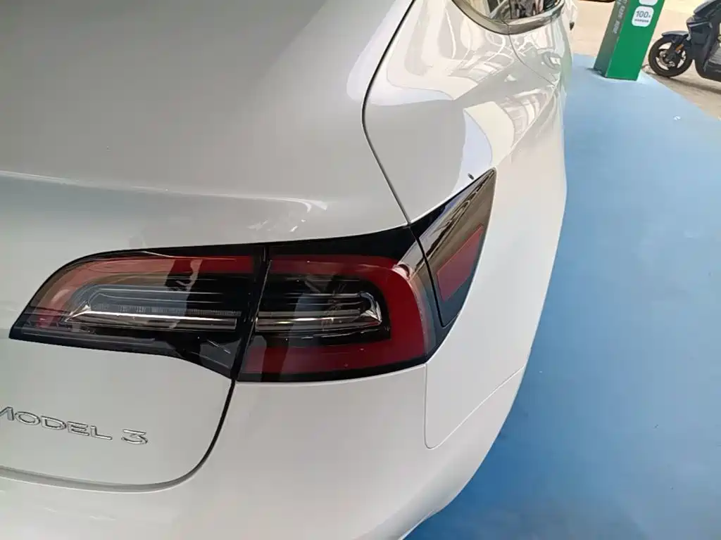 Tesla Model 3 — миниатюра 8