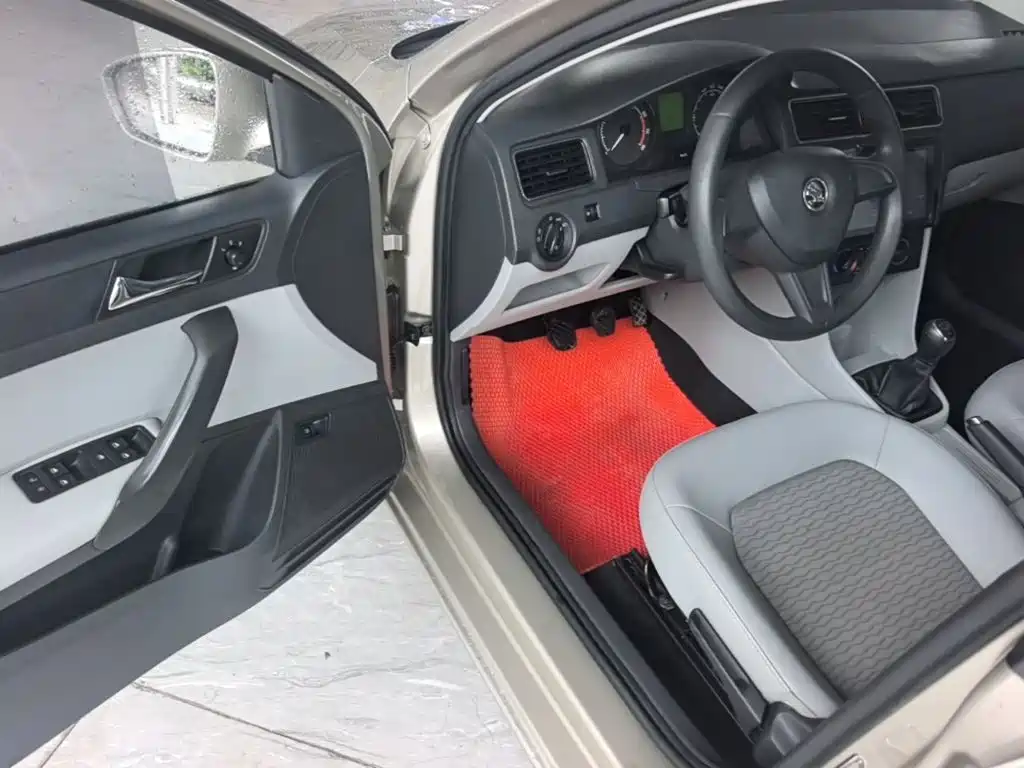 Skoda Rapid — миниатюра 16