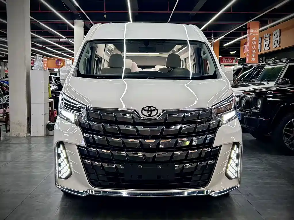 Toyota HiAce 2021 3.5L AT