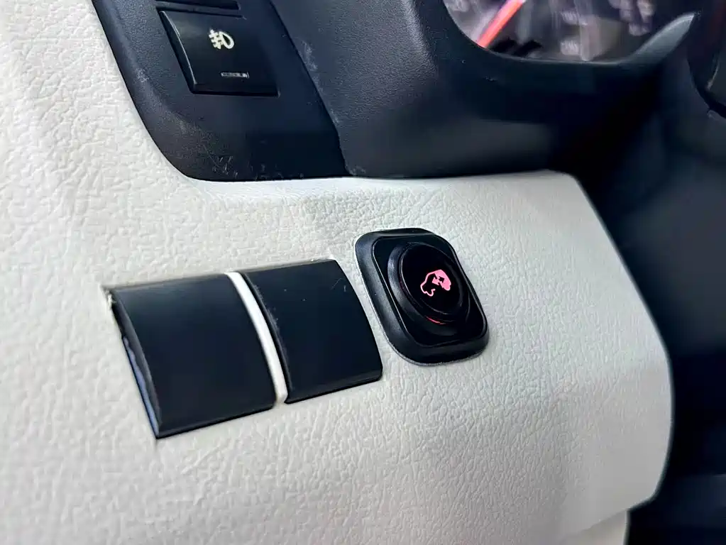 Toyota HiAce 2021 3.5L AT