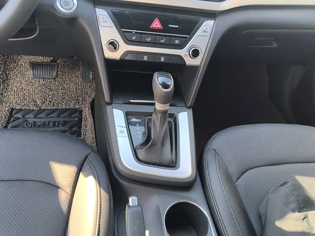 Hyundai Elantra — миниатюра 14