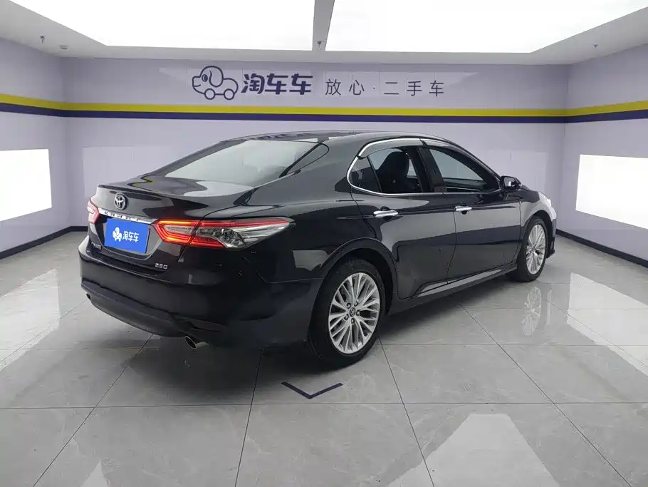 Toyota Camry — миниатюра 3
