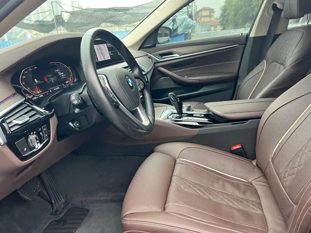 BMW 5 Series — миниатюра 6