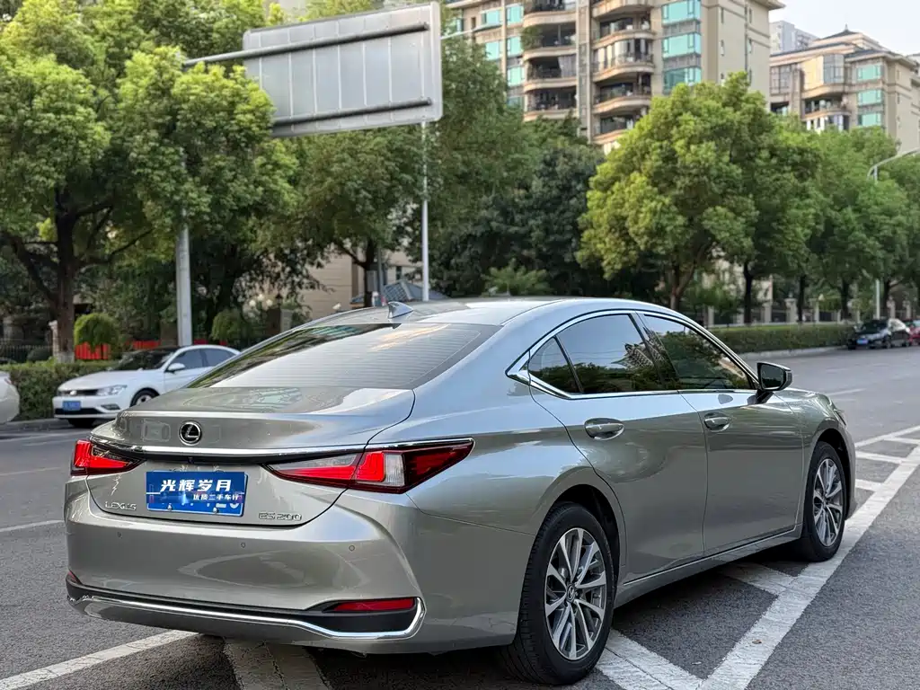 Lexus ES — миниатюра 22