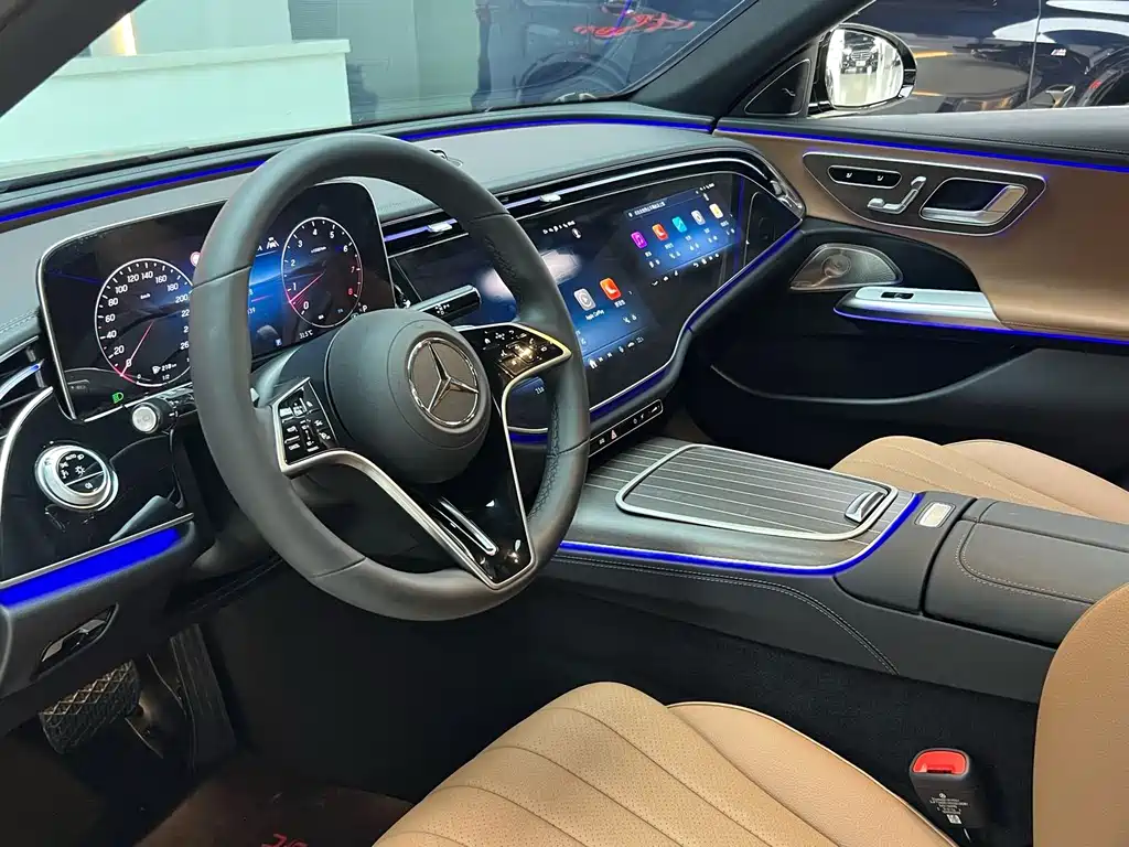 Mercedes-Benz E-Class — миниатюра 8