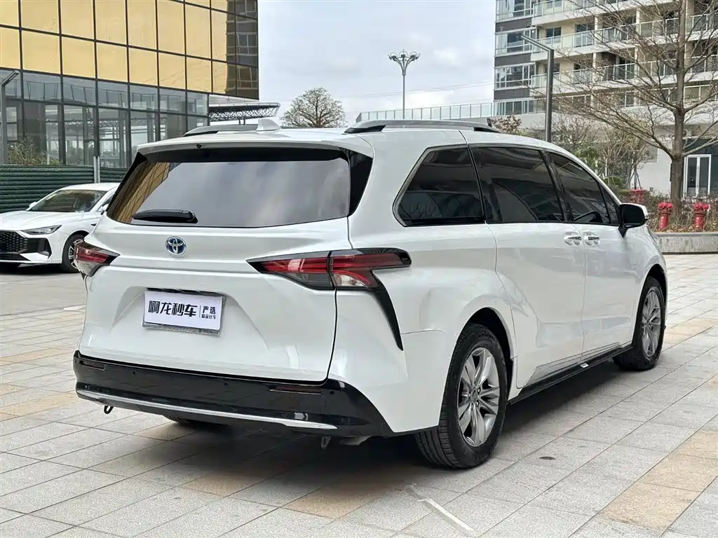 TOYOTA SIENNA