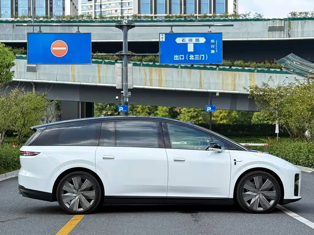 Li Auto 理想i9 — миниатюра 15