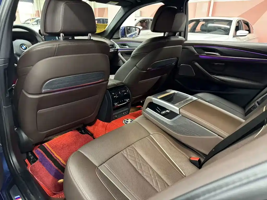 BMW 5 Series — миниатюра 7