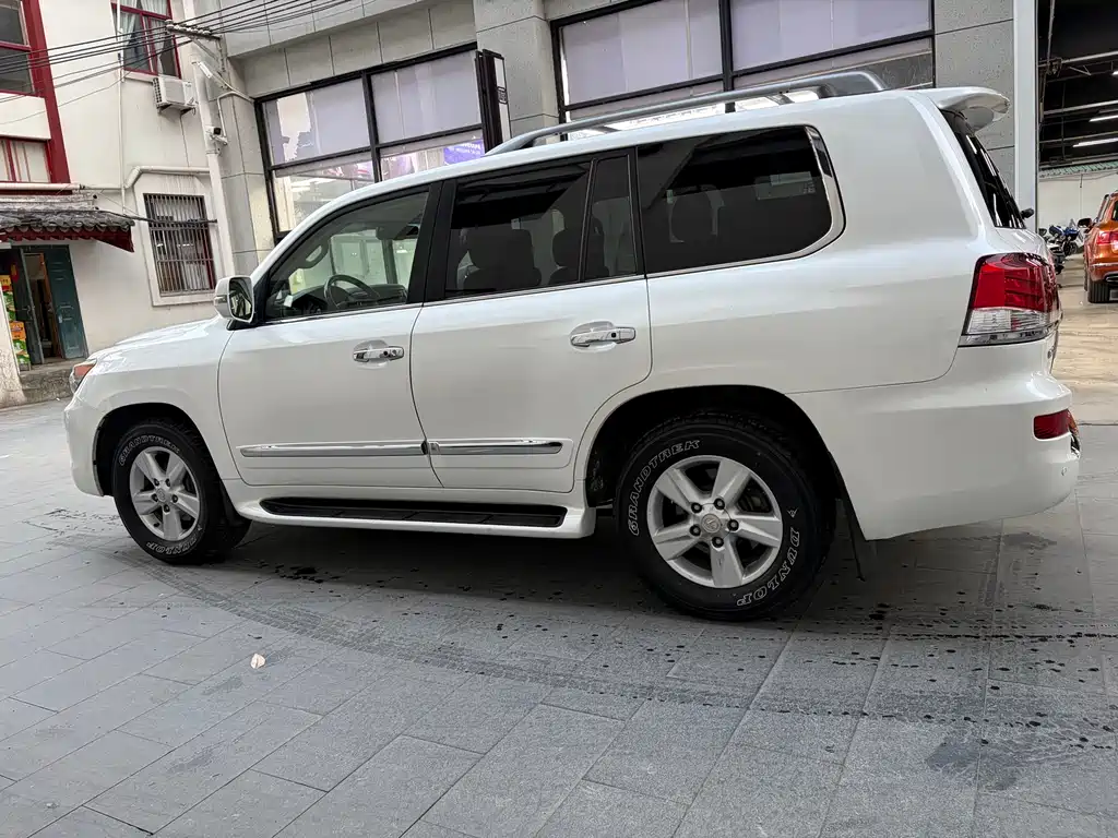 Lexus LX 2013 570
