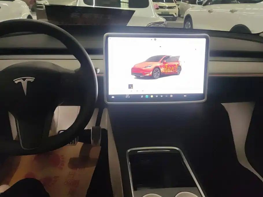TESLA MODEL Y