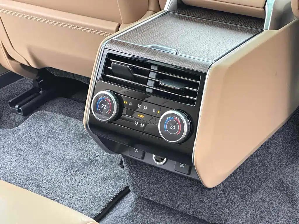 Land Rover Range Rover — миниатюра 5