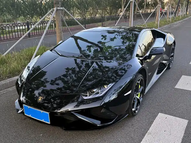 LAMBORGHINI HURACÁN 2023