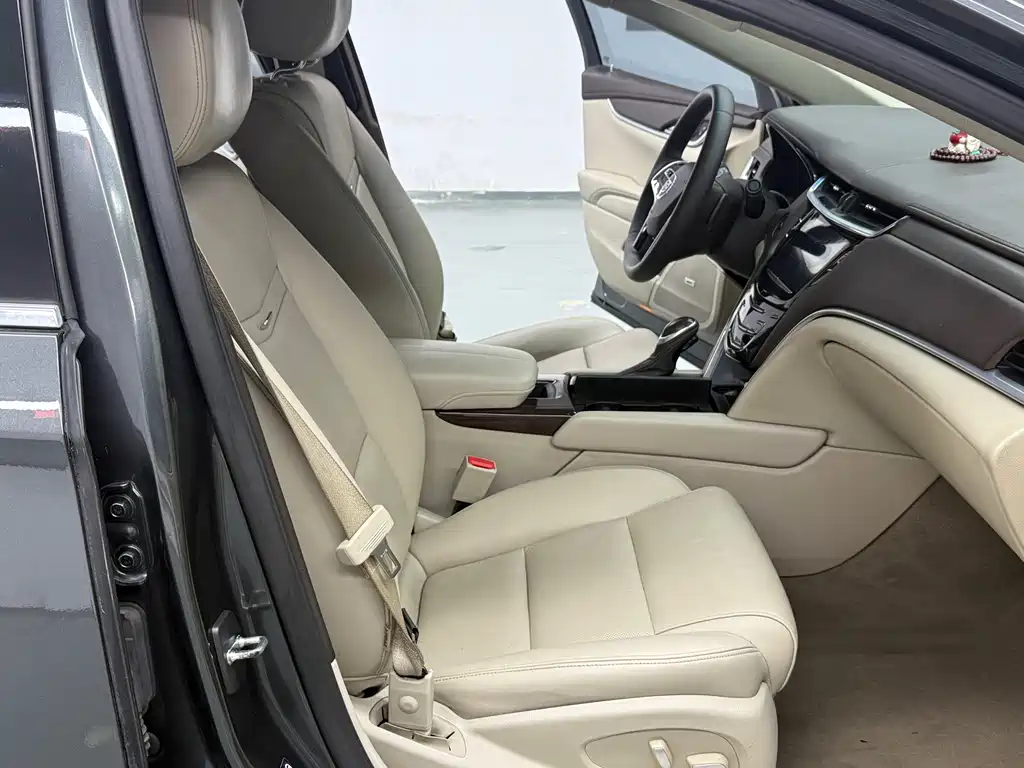 Cadillac XTS — миниатюра 7