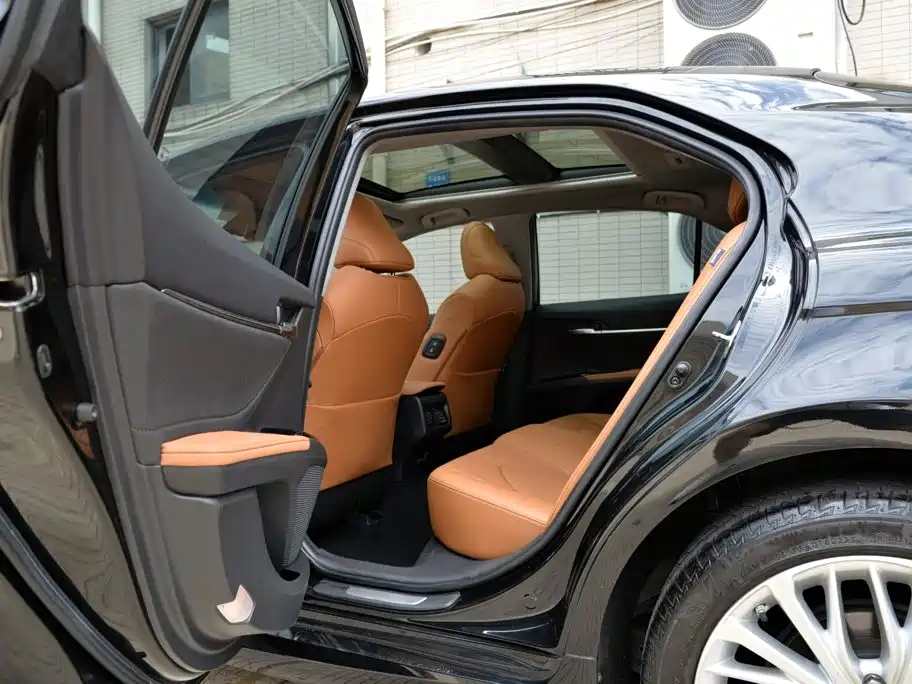 Toyota Camry — миниатюра 5